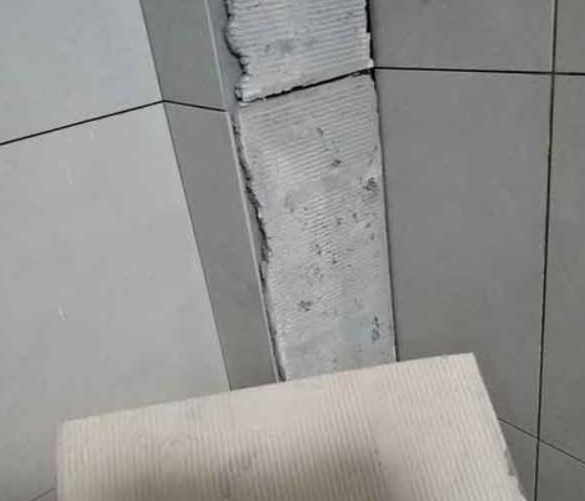 千阳瓷砖空鼓维修公司分享下厨房瓷砖脱落的补救措施。